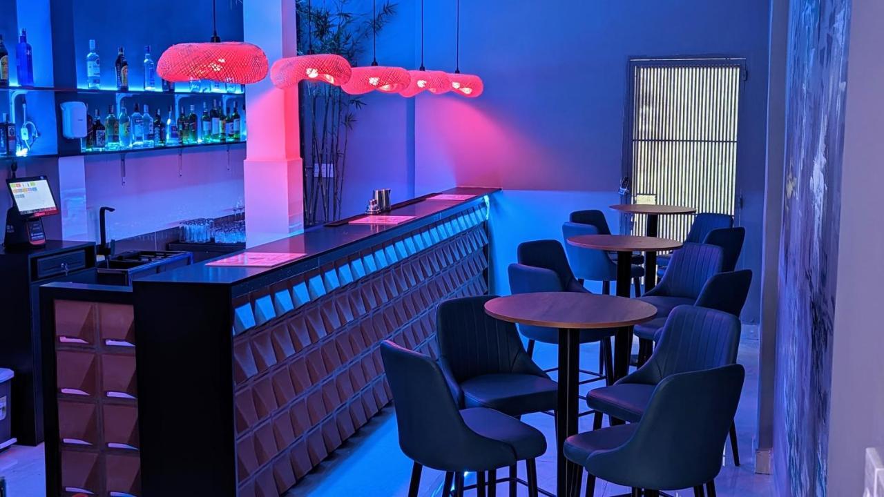 Хостел Base Backpackers Хошимин Экстерьер фото